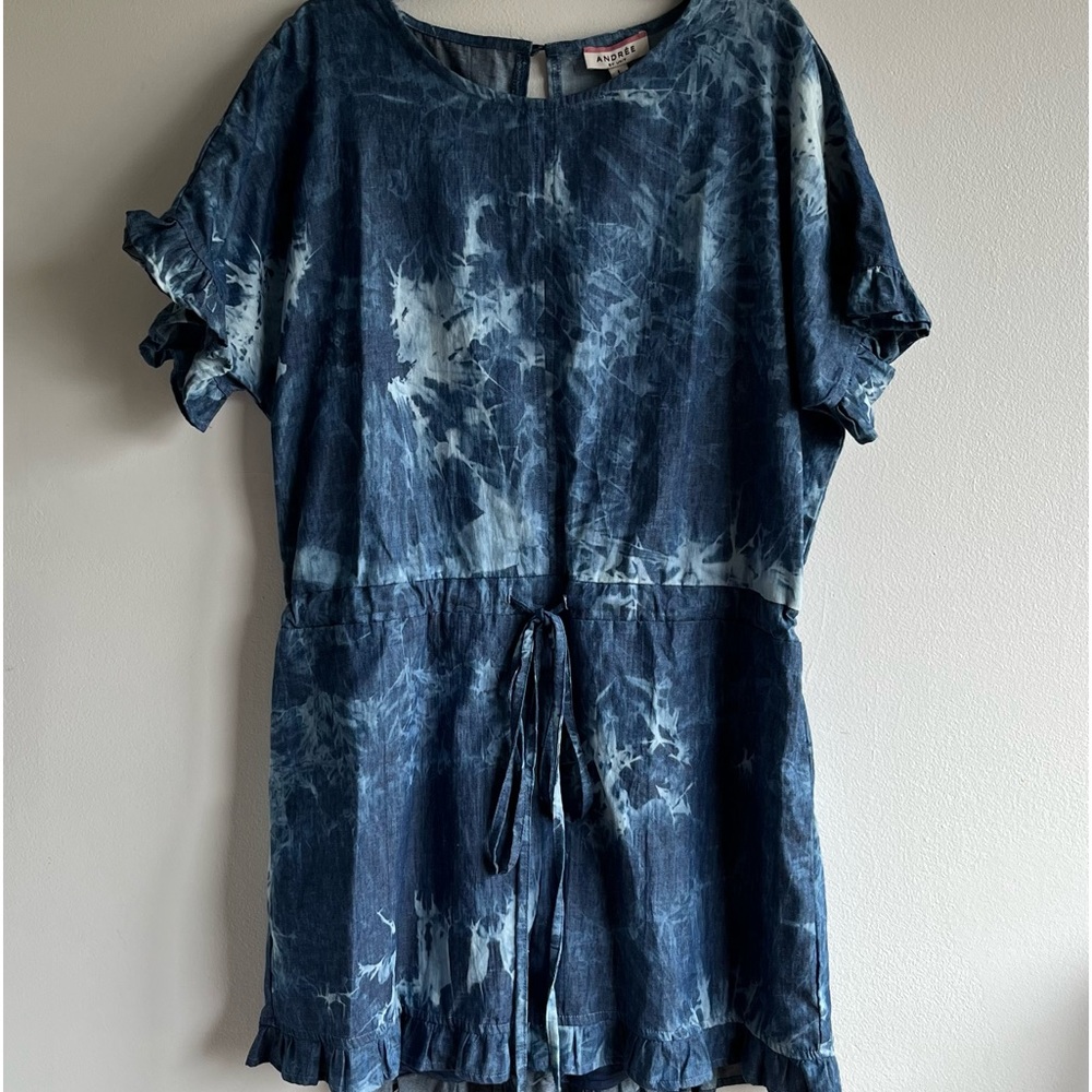 Andree By Unit Tie Dye Chambray Shorts Jumper Tie Waist One Piece Sz L NWT.